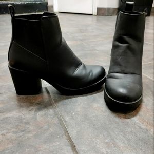 Chunky Heeled Chelsea boots